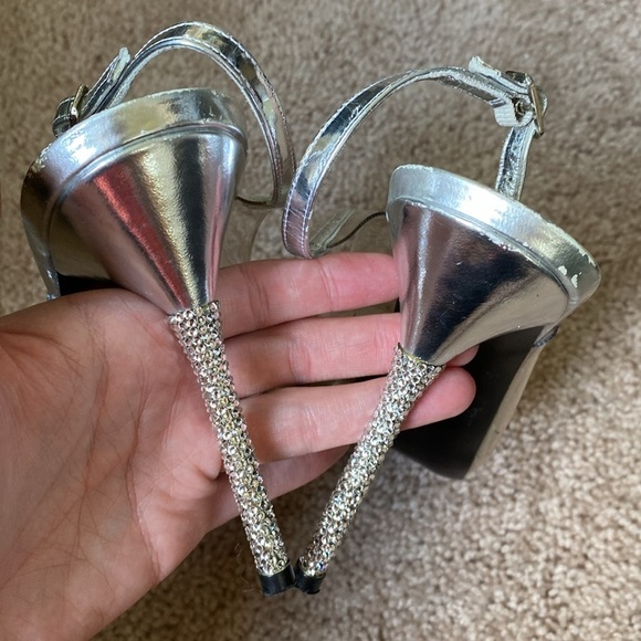 Stuart Weitzman Cinderella Slingback Heel - Picture 5 of 12